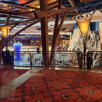 The Lansdowne Pub - Front room view - Irish Near Me - Uncasville, Connecticut