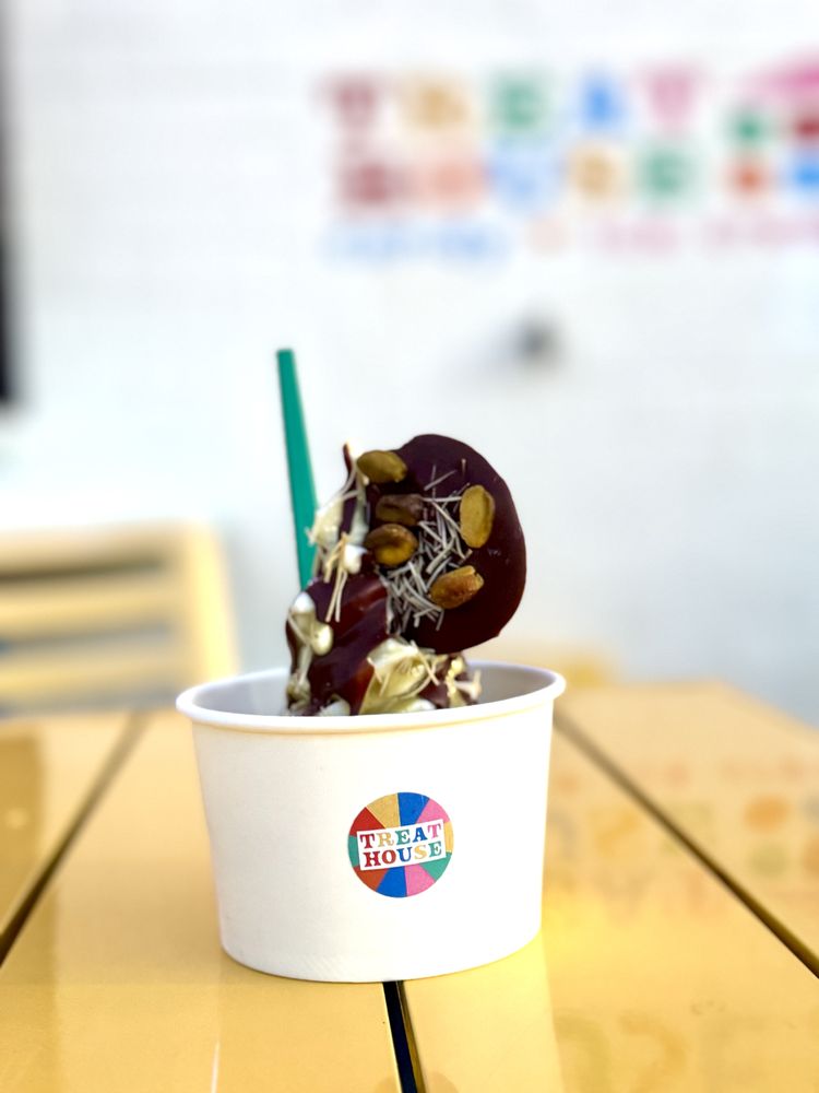 TREATHOUSE candy and cones Logo