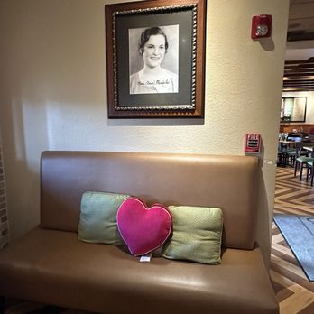 Carrabba's Italian Grill - Waiting space - Italian Near Me - Duluth, Georgia Carrabba's Italian Grill - Waiting space - Italian Near Me - Duluth, Georgia