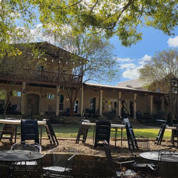 Bernhardt Winery - Wineries Near Me - Plantersville, Texas