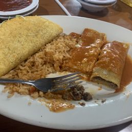 Combination #1 with rice, crispy beef taco, 1 cheese enchilada , 1 ground beef enchilada.