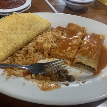 El Cazuelon - Combination #1 with rice, crispy beef taco, 1 cheese enchilada , 1 ground beef enchilada. - Mexican Near Me - Winder, Georgia