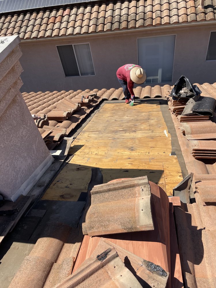 Slide of Alvarez Roofing