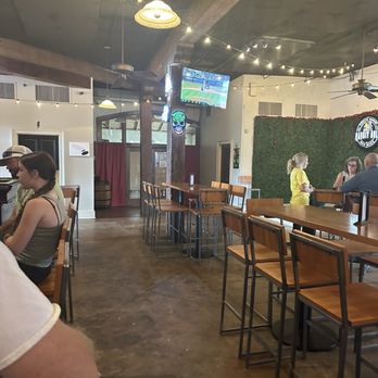 Bowie's Rabbit Hole - Cocktail Bars Near Me - Natchez, Mississippi