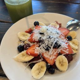 Berry Paradise Açaí Bowl & peaceful greens Berry Paradise Açaí Bowl & peaceful greens