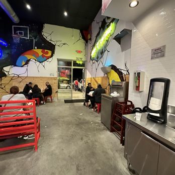 Dave's Hot Chicken - Chicken Shop Near Me - El Cajon, California