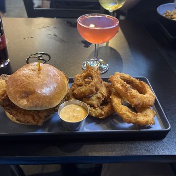 The Stable - Bars Near Me - Pendleton, Indiana