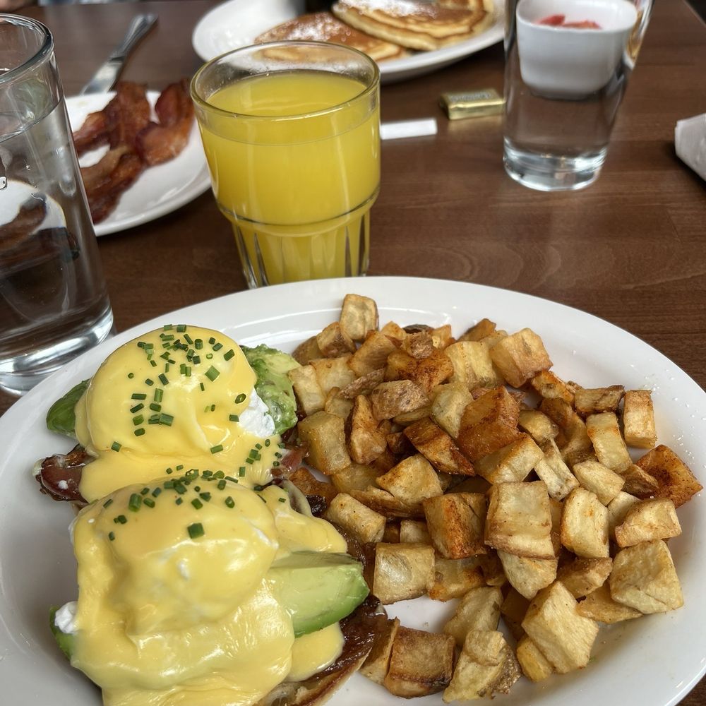 Dime Store - Classic Benny with bacon and avocado - Breakfast & Brunch Near Me - Rochester Hills, Michigan