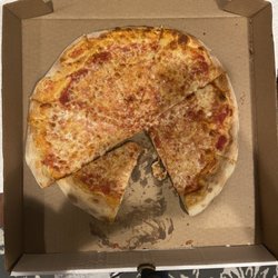 TreMonte Pizzeria Restaurant & Ale House - Large cheese that doesn't fit in the large box at all.