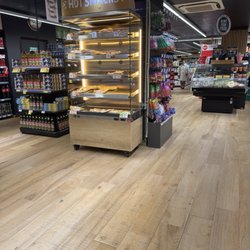 Carrefour Express - Inside
