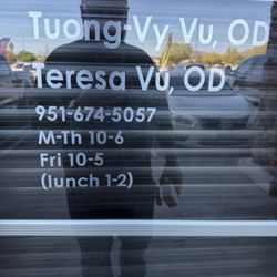 Lakeside Family Optometry - It's only 4:28 and they are closed