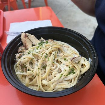Pastaphony Fullerton - Fettuccine Chicken Alfredo - Italian Near Me - Fullerton, California Pastaphony Fullerton - Fettuccine Chicken Alfredo - Italian Near Me - Fullerton, California