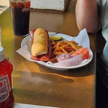 Burgers and Brew - Hot dog - Burgers Near Me - Davis, California Burgers and Brew - Hot dog - Burgers Near Me - Davis, California