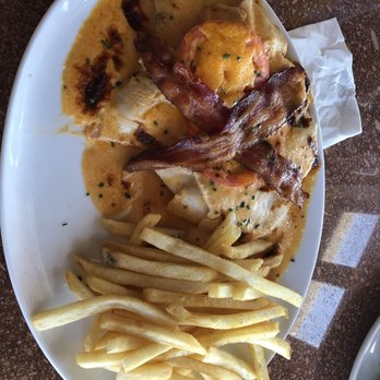 BC's Kitchen - Hot brown with fries - New American Near Me - Lake St Louis, Missouri