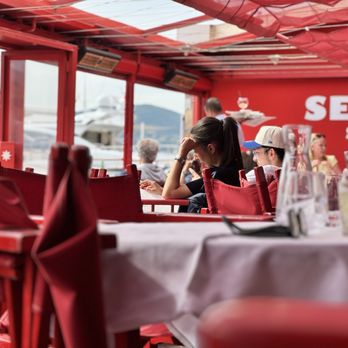 Sénéquier - Cafes Near Me - Saint Tropez, 83 Sénéquier - Cafes Near Me - Saint Tropez, 83