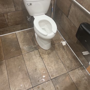 Circle K - Water everywhere and toilet paper on the floor - Convenience Stores Near Me - Austin, Texas