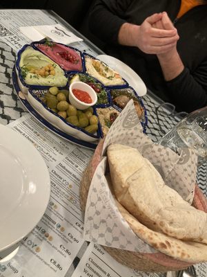 Izz Cafe by null