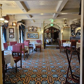 Walt’s - An American Restaurant - Dining room area - American Near Me - Chessy, 75