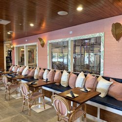Crooked Palm Distillery - Ample indoor seating