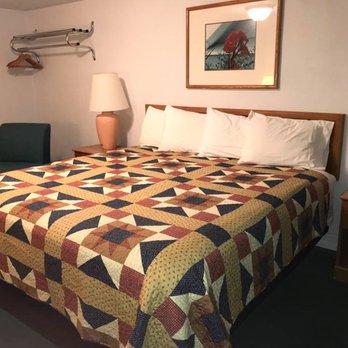 River Inn And Marina - Comfy king bed and clean room. - Hotels Near Me - Steinhatchee, Florida River Inn And Marina - Comfy king bed and clean room. - Hotels Near Me - Steinhatchee, Florida