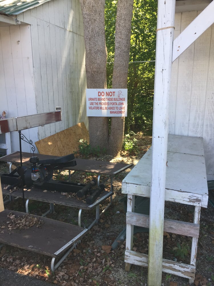 VICKIE’S COUNTRY VILLAGE FLEA MARKET Updated October 2024 11 Photos