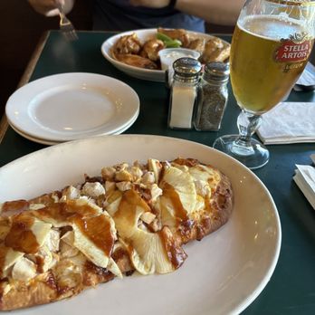 Stained Glass Pub - Hawaiian flat bread. Wings & beer - Pizza Near Me - Elkridge, Maryland