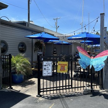 Joeys Yardarm - Yardarm restaurant in Racine Wisconsin - Bars Near Me - Racine, Wisconsin