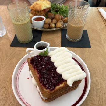 Seasons By 10/Fold - Berry Velvet French Toast and PPRD Chikn - Breakfast & Brunch Near Me - Myrtle Beach, South Carolina