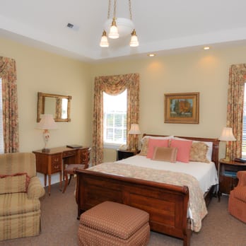 Bluff View Inn - Anna  Houston Room-Bedroom - Bed & Breakfast Near Me - Chattanooga, Tennessee