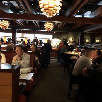 Houston's Restaurant - Dining area - Steakhouses Near Me - Pasadena, California
