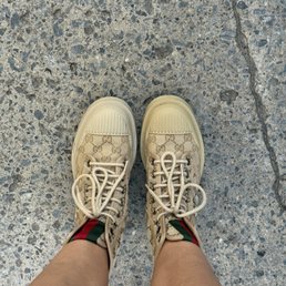 Two different color sole Gucci shoes Two different color sole Gucci shoes