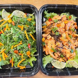 Sushi Hikari Moe - Sea weed salad and calamari salad