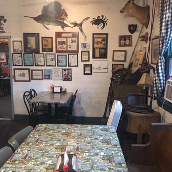 Seewee Restaurant - Rustic decor - Seafood Near Me - Awendaw, South Carolina