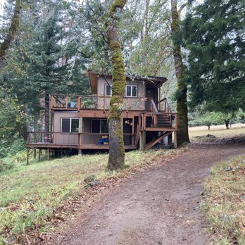 Paradise Lodge Management - One of the cabins - Vacation Rental Agents Near Me - Medford, Oregon Paradise Lodge Management - One of the cabins - Vacation Rental Agents Near Me - Medford, Oregon