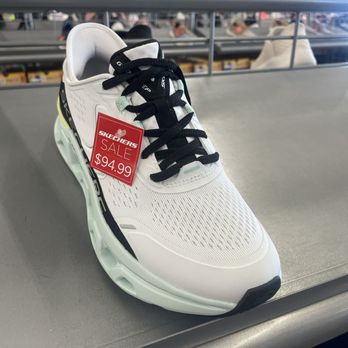 SKECHERS Factory Outlet - Shoe Stores Near Me - Camarillo, California SKECHERS Factory Outlet - Shoe Stores Near Me - Camarillo, California