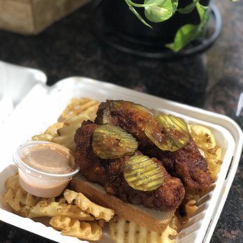 Howdy Hot Chicken - Howdy Basket - Chicken Shop Near Me - Sugar Land, Texas