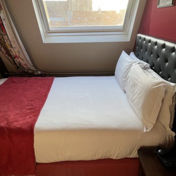 Hôtel des Marronniers - Bed. - Hotels Near Me - Paris, 75 Hôtel des Marronniers - Bed. - Hotels Near Me - Paris, 75