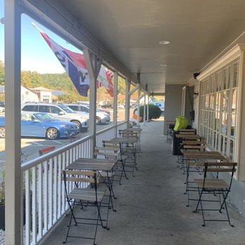 Little Oak Café - Breakfast & Brunch Near Me - Canton, Connecticut Little Oak Café - Breakfast & Brunch Near Me - Canton, Connecticut