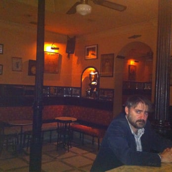Viaducto - Foto con cliente ( amigo ) - Dive Bars Near Me - Madrid, M Viaducto - Foto con cliente ( amigo ) - Dive Bars Near Me - Madrid, M