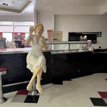 Blackwell's Corner - Gas Stations Near Me - Lost Hills, California