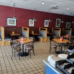 Q Fanatic - Dining room