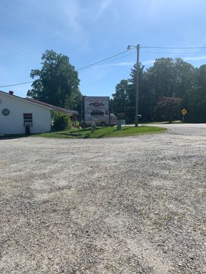 Photo of Billy's Country Kitchen - Dawsonville, GA, US. an empty parking lot