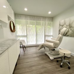 Glow Medispa - Kirkland