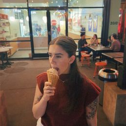 Gooey Butter Cake Ice Cream Sugar Cones Phone didn't eat first, sorry! Gooey Butter Cake Ice Cream Sugar Cones Phone didn't eat first, sorry!