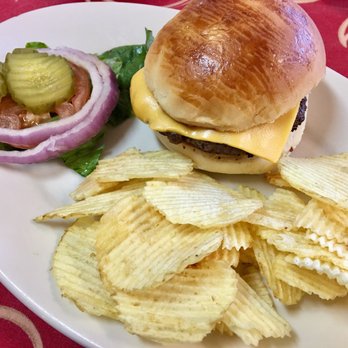 Chili Line Depot - The cheeseburger with complimentary chips - American Near Me - Tres Piedras, New Mexico