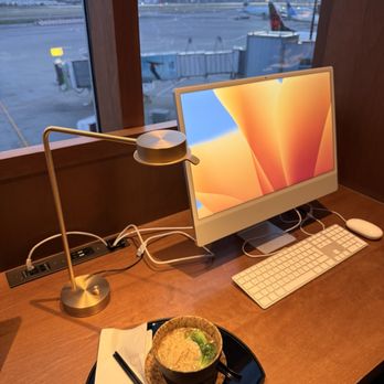 Cathay Pacific VIP YVR Lounge - Doing some "work" before the flight! - Airport Lounges Near Me - Richmond, British Columbia