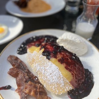 Elements Restaurant - Pancakes - Breakfast & Brunch Near Me - Vancouver, Washington Elements Restaurant - Pancakes - Breakfast & Brunch Near Me - Vancouver, Washington