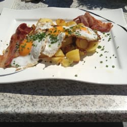 Restaurant Rheinterrassen - Bratkartoffeln mit Spiegelei, echt lecker hier.
