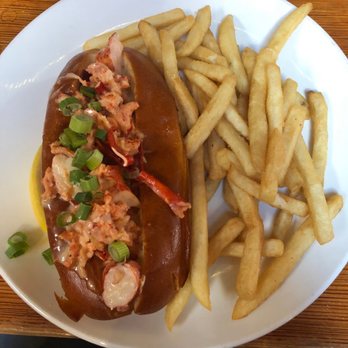 The Rose and Crown - Lobster Roll - American Near Me - Nantucket, Massachusetts