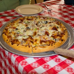 Victor's Pizza - The "House Supreme" - awesome pizza!